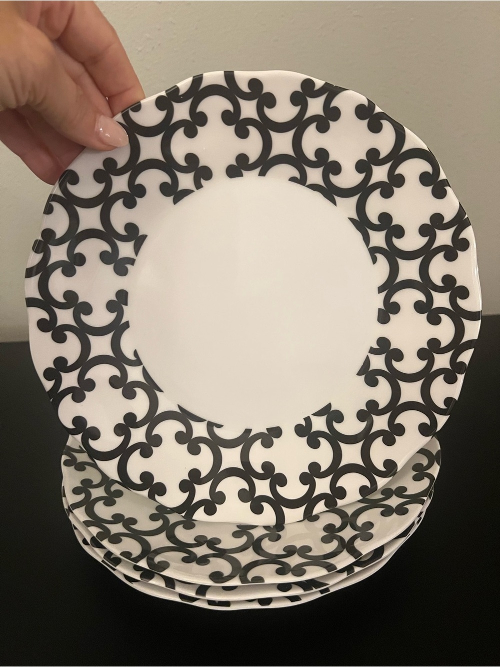 Classic Black & White Decorative 9” Melamine Dinner Plates NEW Set of 4
